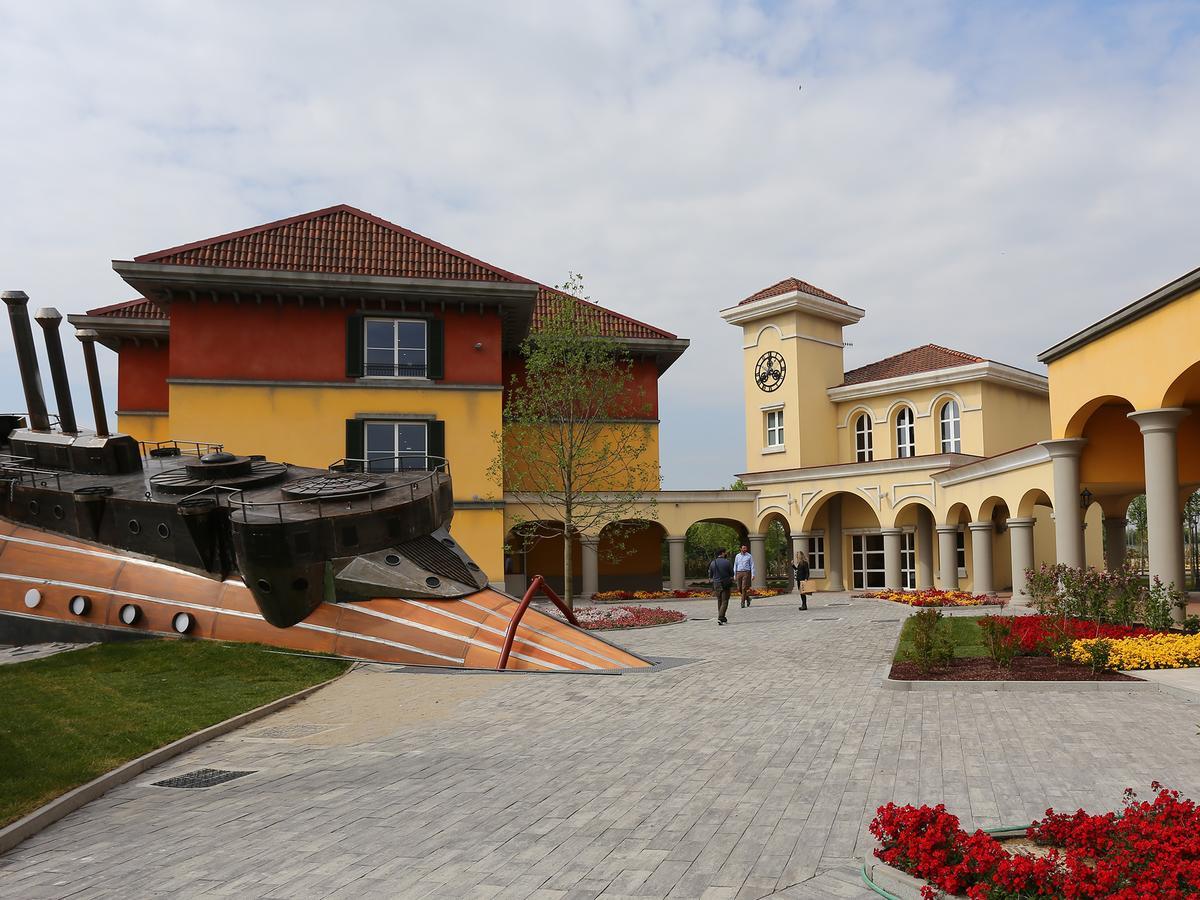 Gardaland Adventure Hotel กัสเตลนูโอโว เดล การ์ดา ภายนอก รูปภาพ