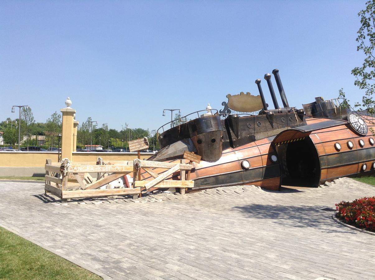 Gardaland Adventure Hotel กัสเตลนูโอโว เดล การ์ดา ภายนอก รูปภาพ