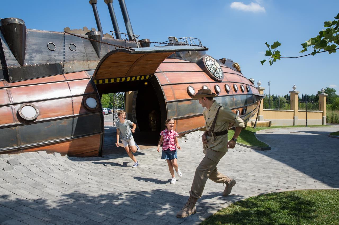 Gardaland Adventure Hotel กัสเตลนูโอโว เดล การ์ดา ภายนอก รูปภาพ